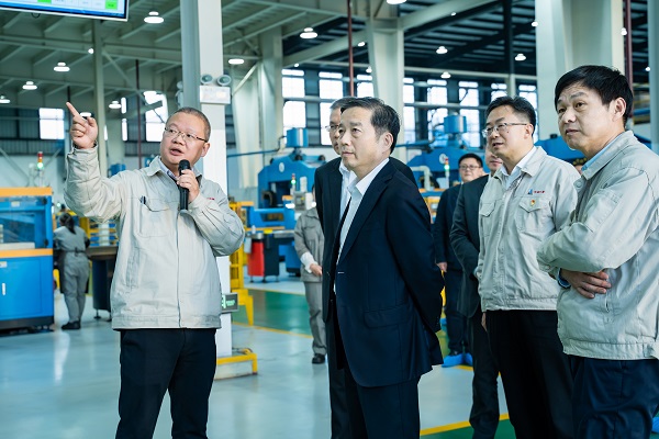 陈德荣董事长在中钢67361c顶级游戏娱乐通力公司调研.jpg
